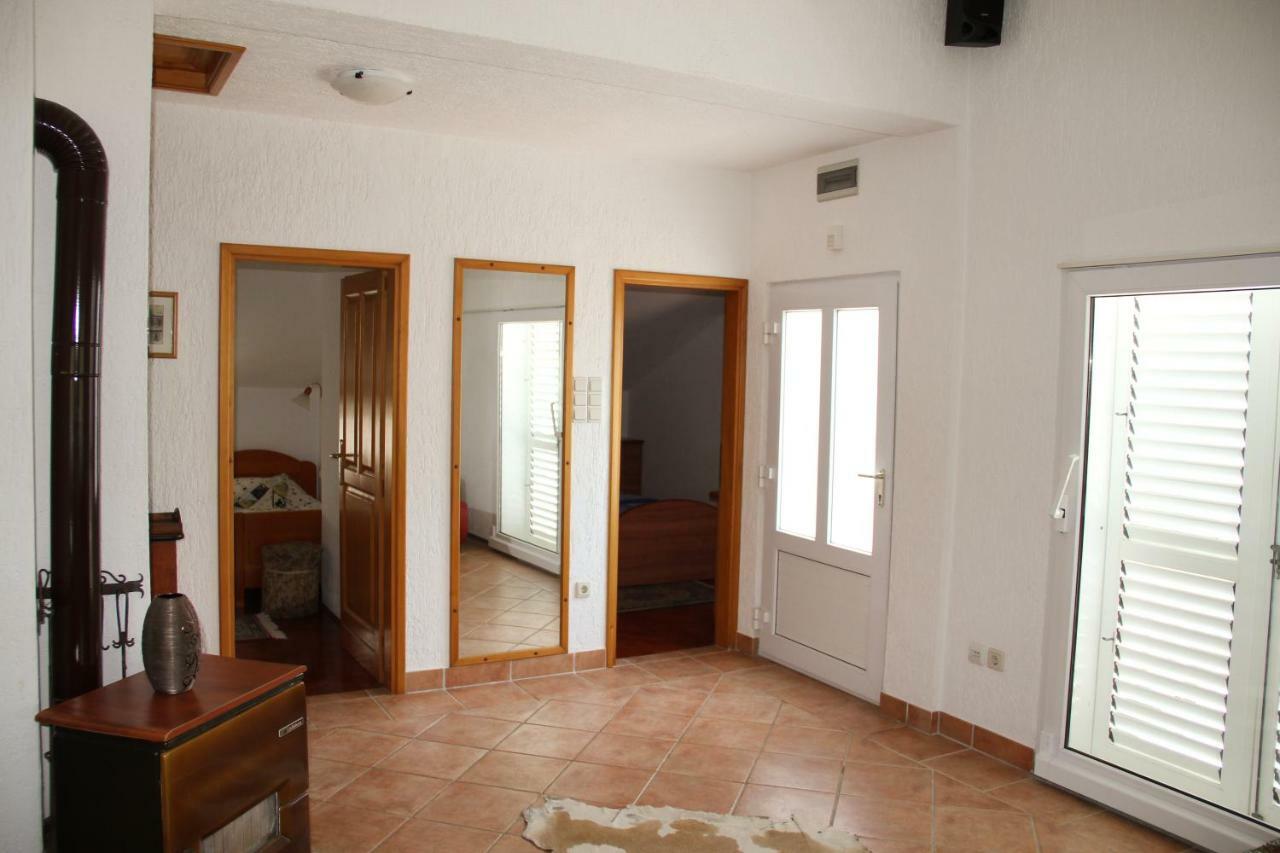 Apartmani Rasan Malinska Zewnętrze zdjęcie